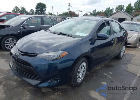 2018 Toyota Corolla Le z USA, uszkodzony, nr VIN 5YFBURHE4JP834880